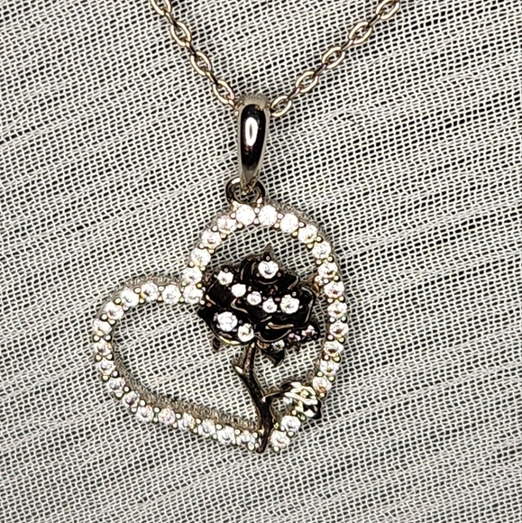 Black Dahlia Heart Necklace - Picture 2 of 3